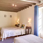 Domaine De La Tour Bed and breakfast Saint-Pierre-Canivet