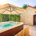 Domaine De La Tour 4*