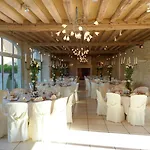 Domaine De La Tour Bed and breakfast Saint-Pierre-Canivet