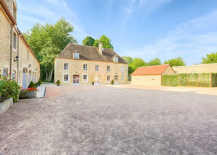 Domaine De La Tour 4* Saint-Pierre-Canivet