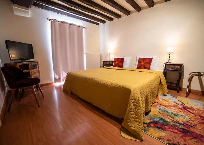 Domaine De La Tour 4* Сен-Пьер-Каниве