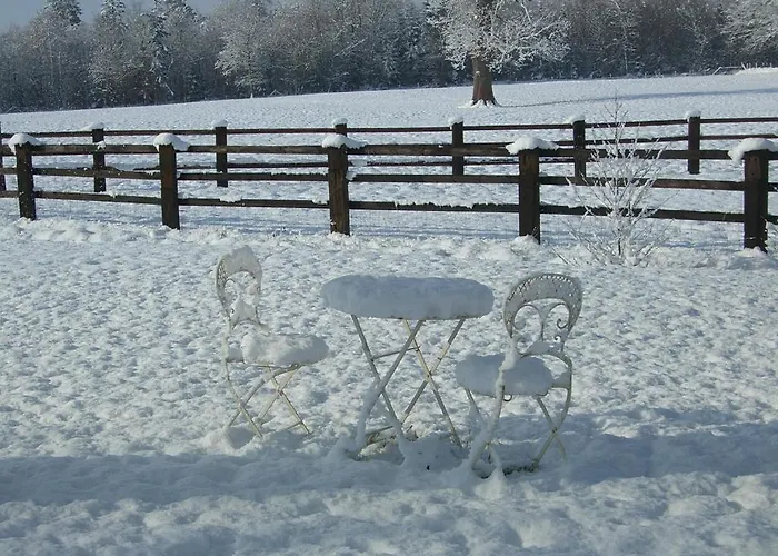 Domaine De La Tour Сен-Пьер-Каниве