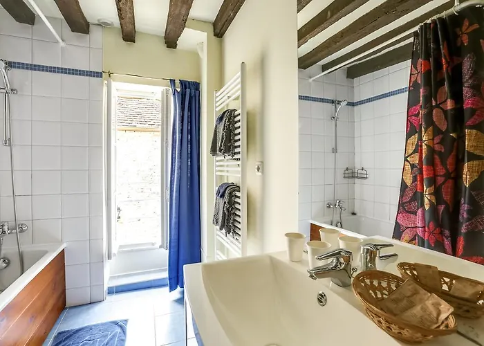 Domaine De La Tour Сен-Пьер-Каниве