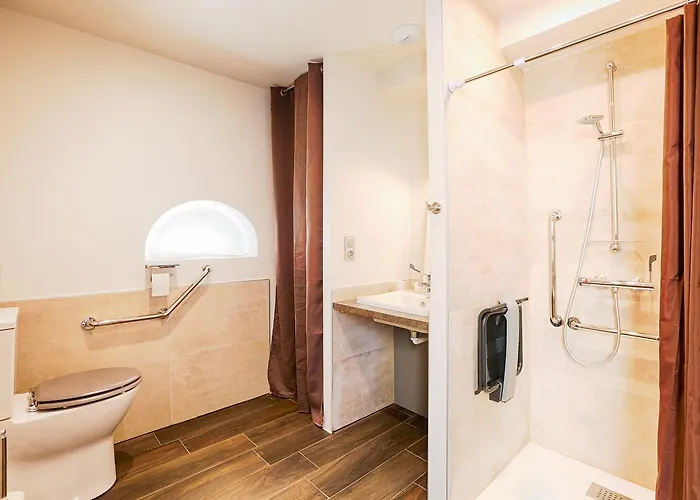 Domaine De La Tour 4* Saint-Pierre-Canivet